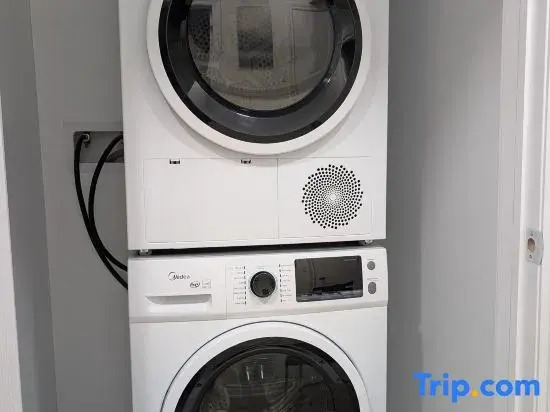 Toronto 2 Bedroom Apartment