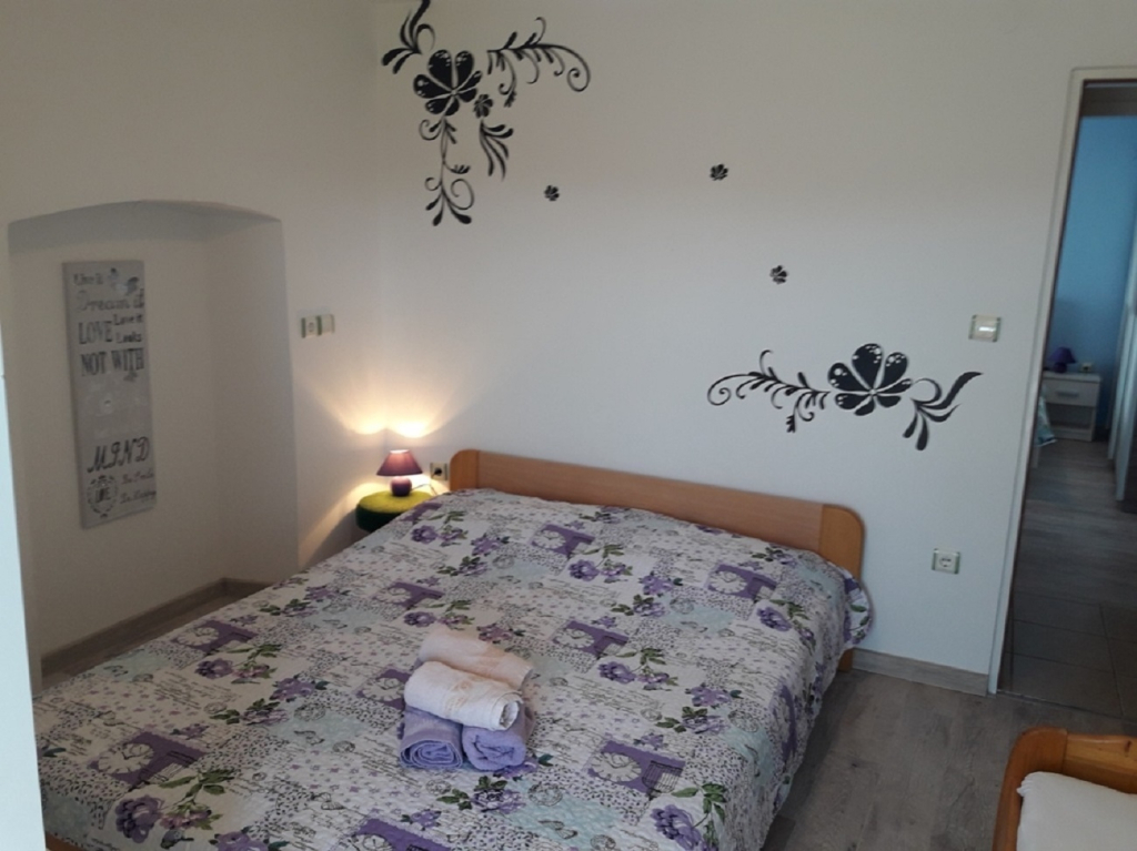 Apartment Pavilion - beautiful garden & comfortable: A1 Kampor, Island Rab