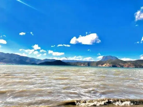 Lugu Lake · Clouds Lakeside Luxury Vacation Homestay