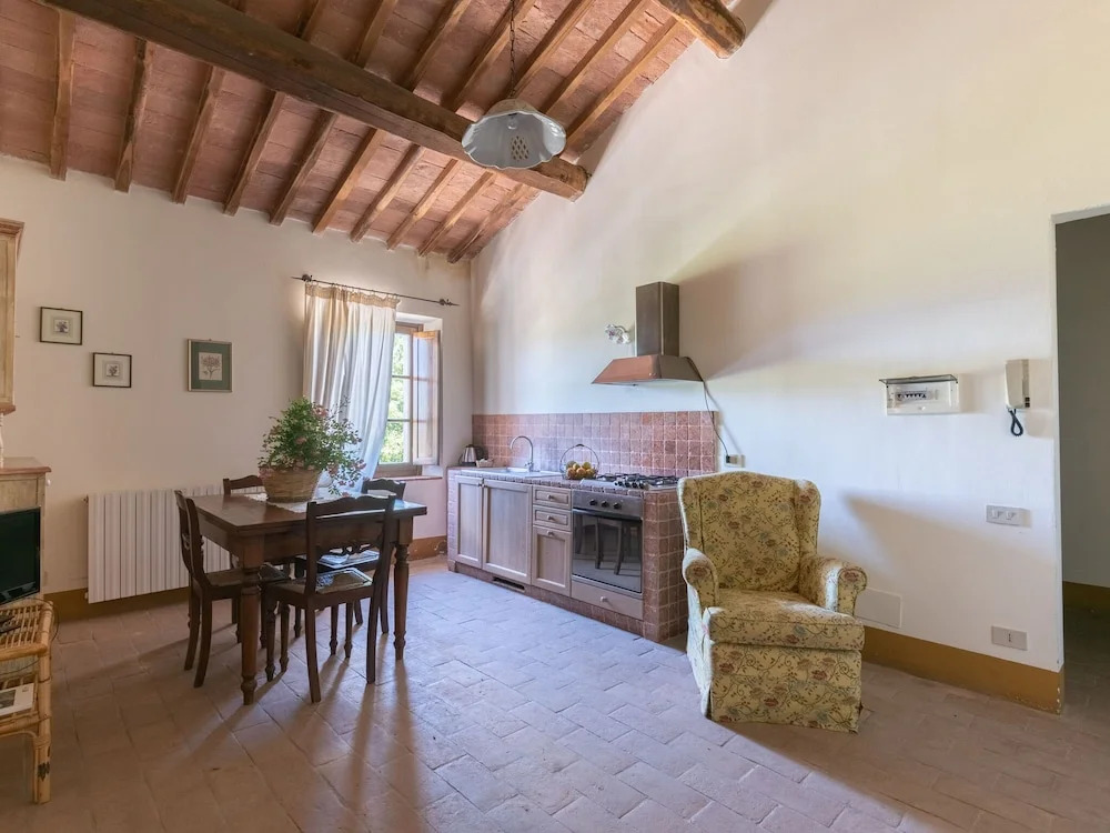 Traditional Apartment in Rapolano Terme with Swimming Pool