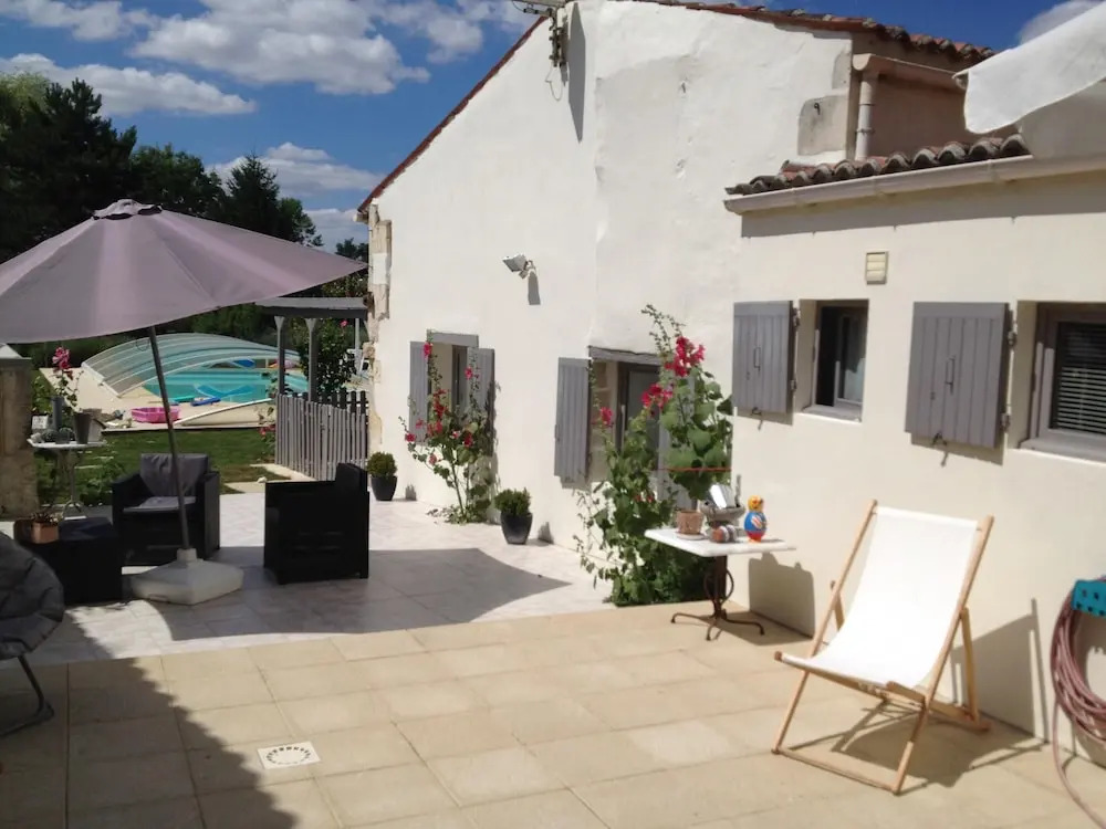 Studio in Saint-jean-d'angély, With Private Pool, Enclosed Garden and
