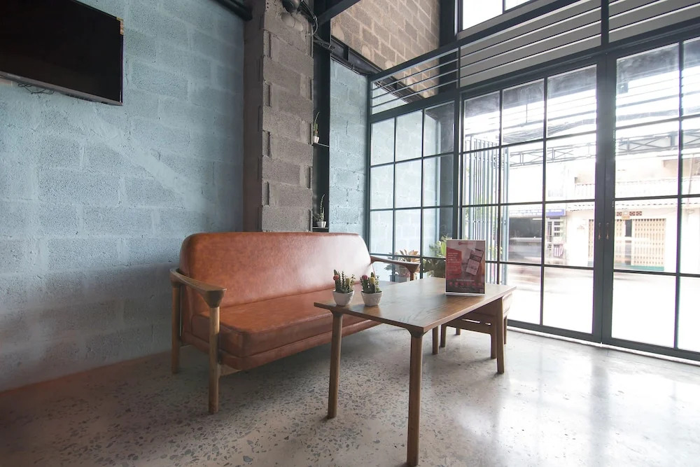 RedDoorz Plus @ Ung Van Khiem Street