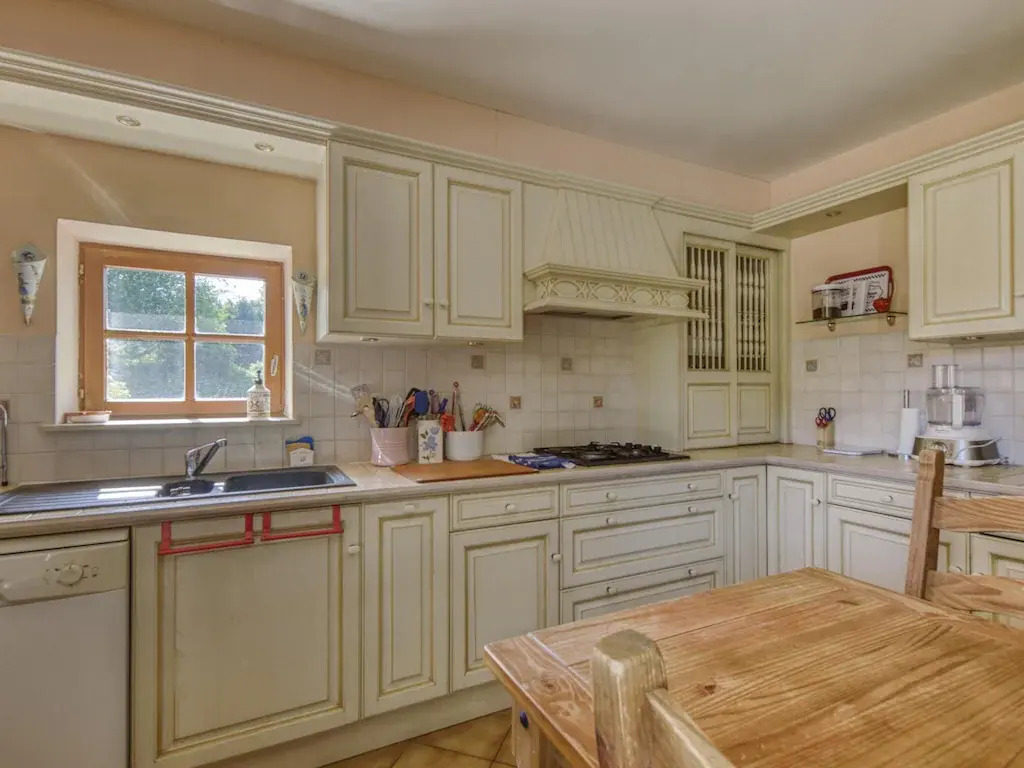 Characteristic holiday villa in Berigny with enclosed garden