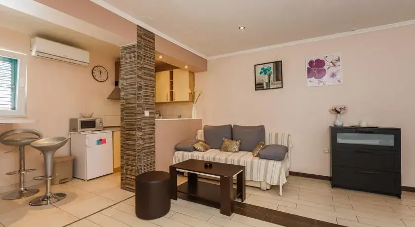 Studio Apartment La Luna