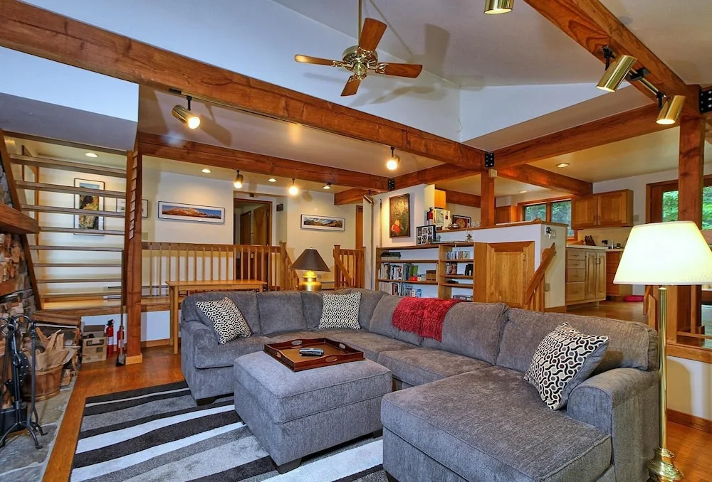Lakewood Lodge