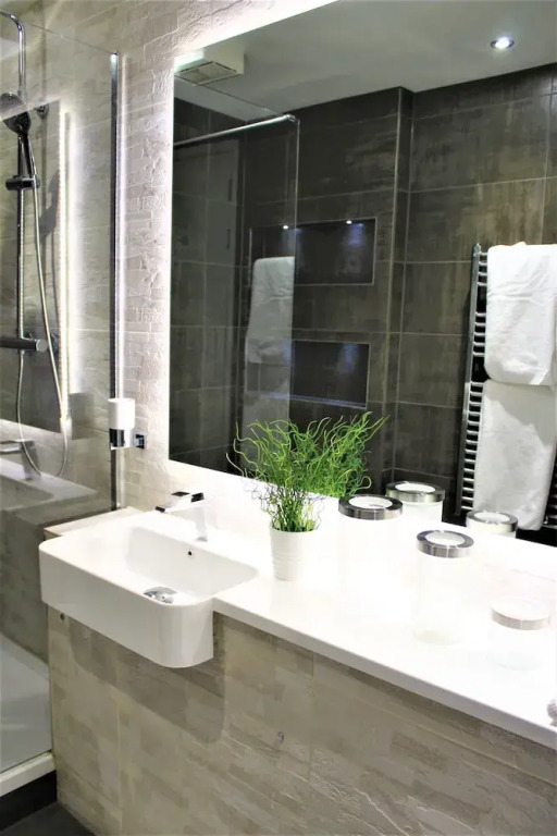 One Bed Penthouse Apartment in City Road