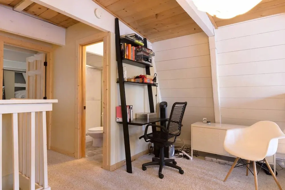 Stylish Modified A frame with Hot Tub sleeps 6!