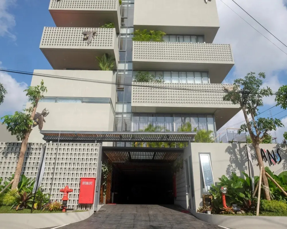 Sans Hotel RG Living Jogja by RedDoorz