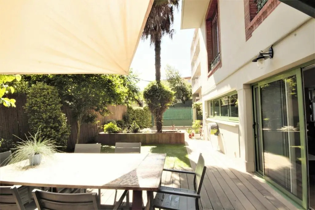 Gd appt T5 avec bureau jardin et parking en centre ville