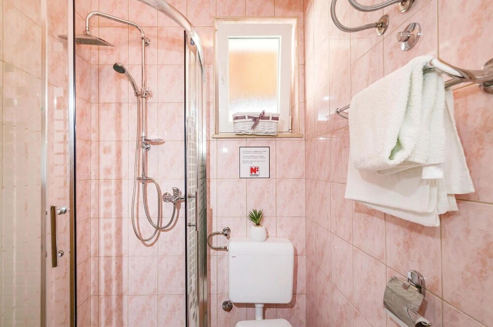 Stunning Home in Debeljak With Wifi and 6 Bedrooms