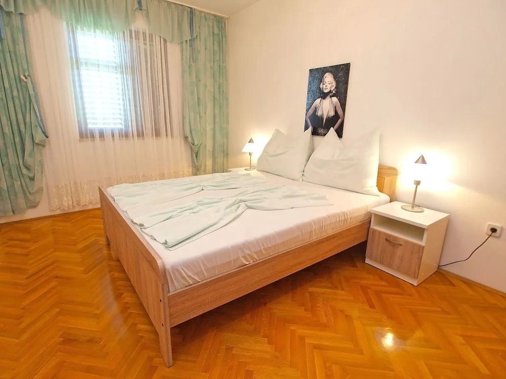 Apartment 1424