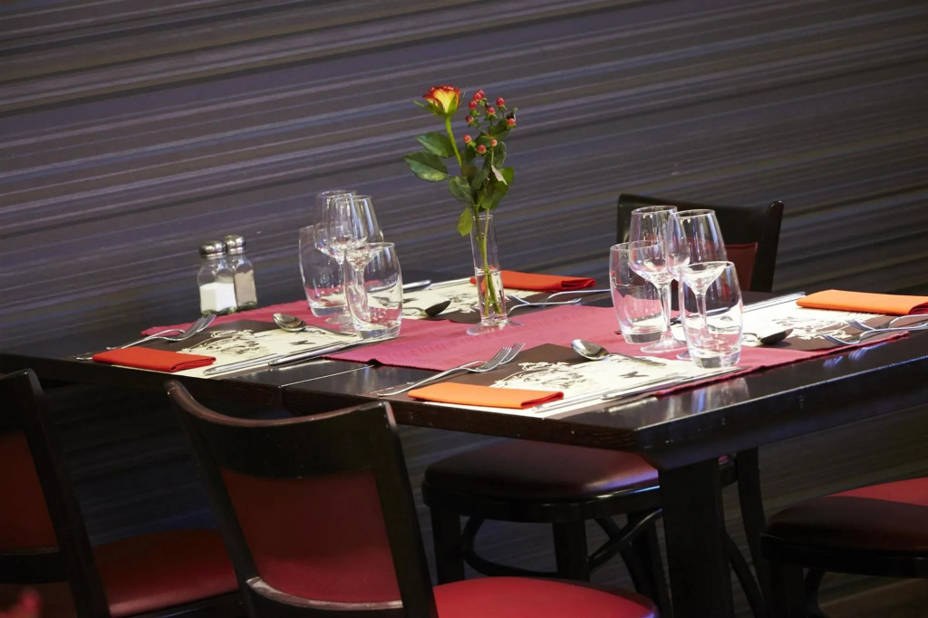 Kyriad Metz Centre - Restaurant Moze