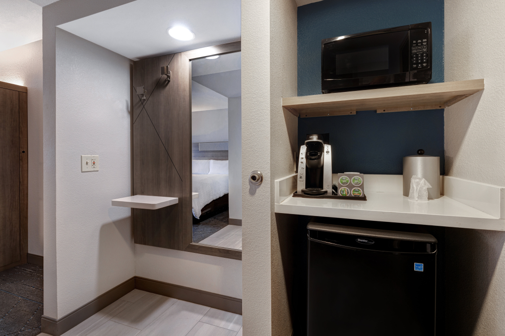 Holiday Inn Express & Suites - Kansas City KU Medical Center by IHG