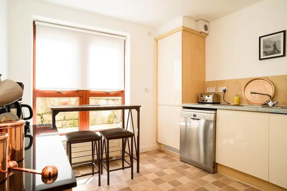 JOIVY Gorgeous Stockbridge Apt With Underground Parking