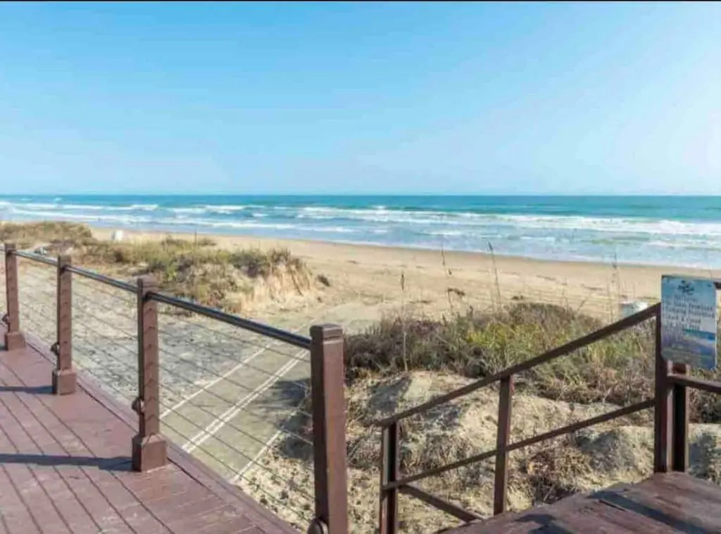 Bahia Mar Solare Tower 6th floor Bayview Condo 2bd 2ba with Pools and Hot tubs
