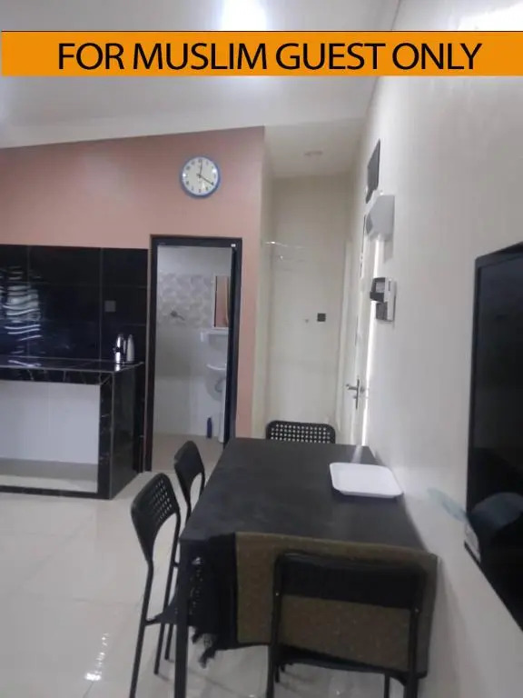 Yasmeen Studio Roomstay Kijal - Room 1 - FOR TWO PERSON ISLAM GUEST ONLY
