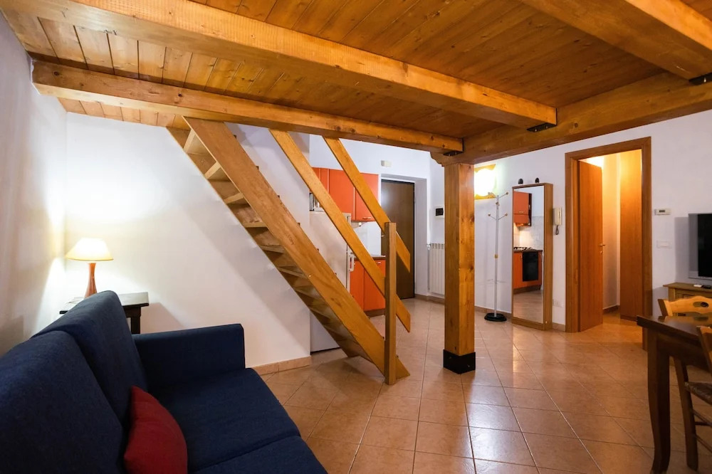 Hola Cathedral House
