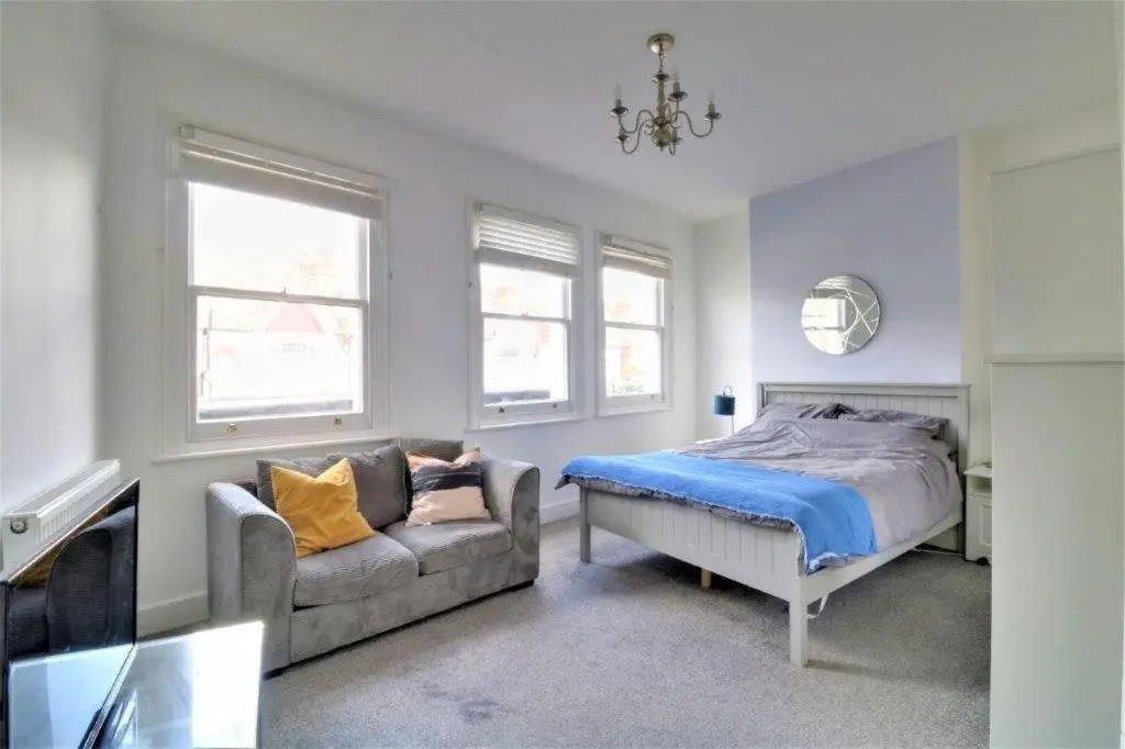 Replingham Road Apartment