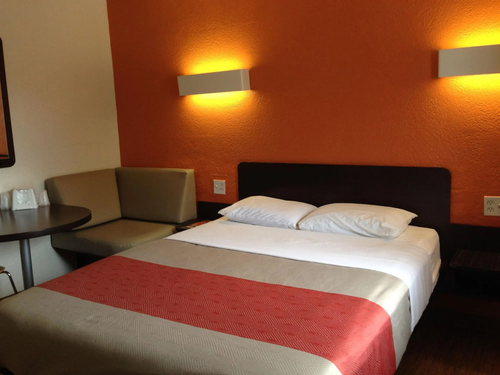 Economy Hotel Plus