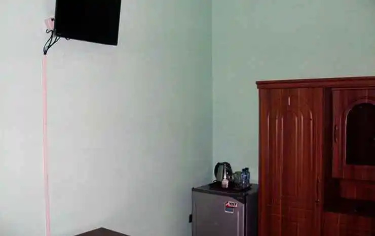 Azifa inn Solo