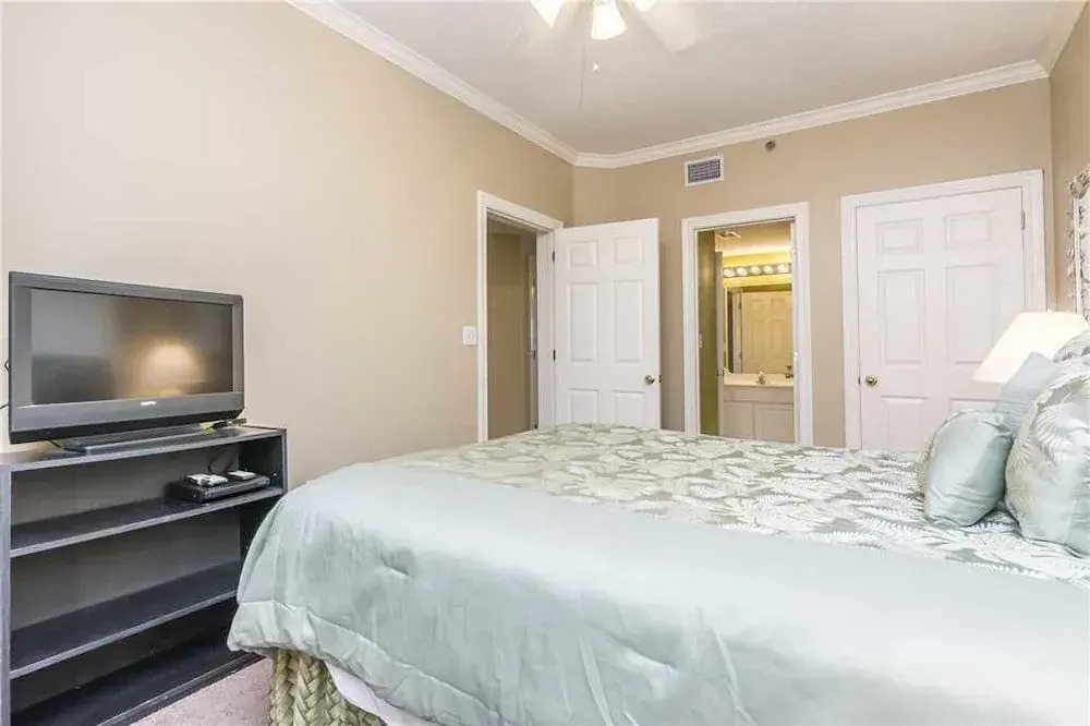 The Enclave 907 - 3 Br condo by RedAwning