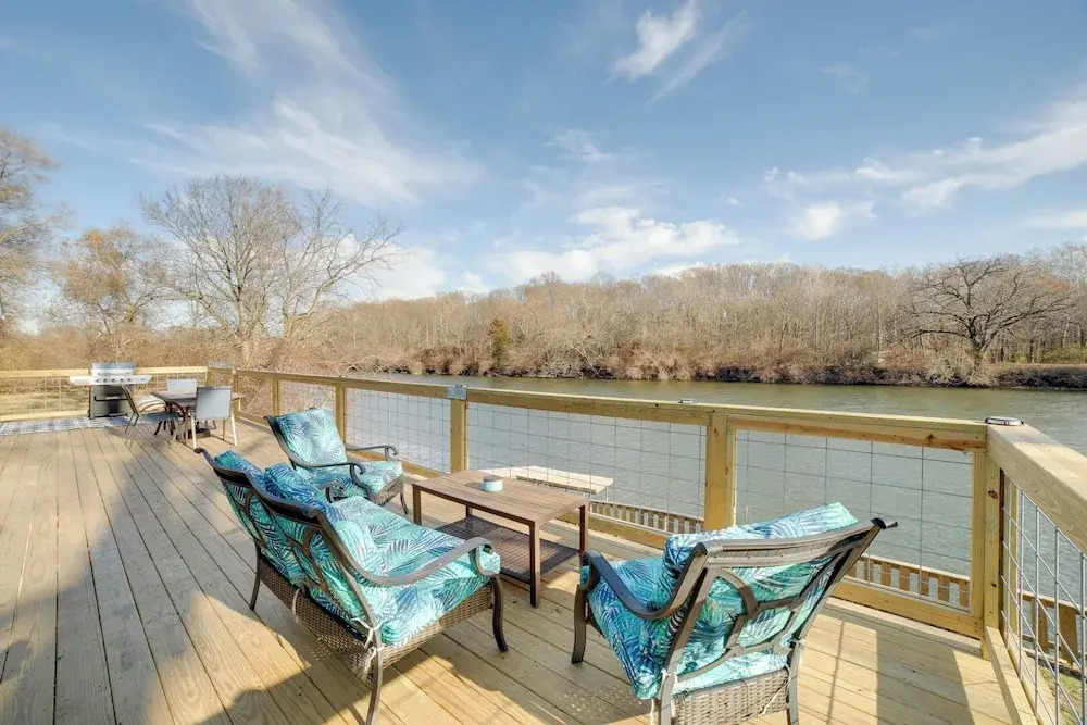 Charming Riverfront Retreat in Monticello