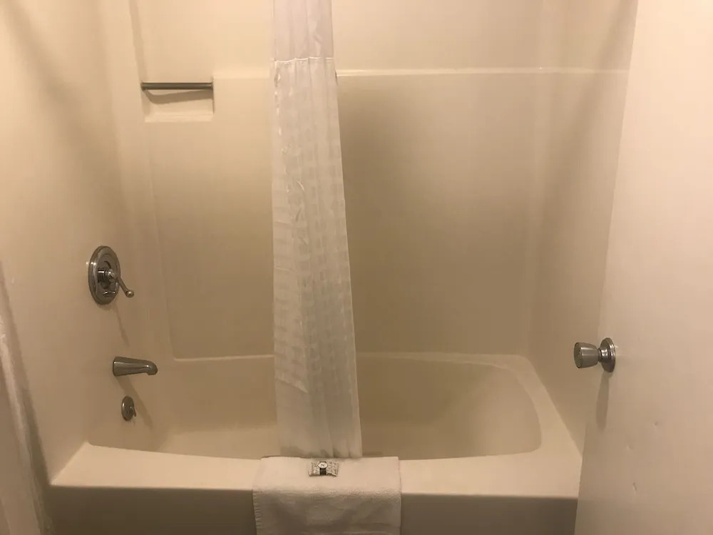 Travelers Inn & Suites