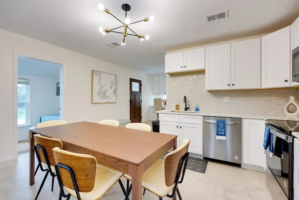 2 Mi to Canyon Lake: Cottage w/ Fire Pit & Grill