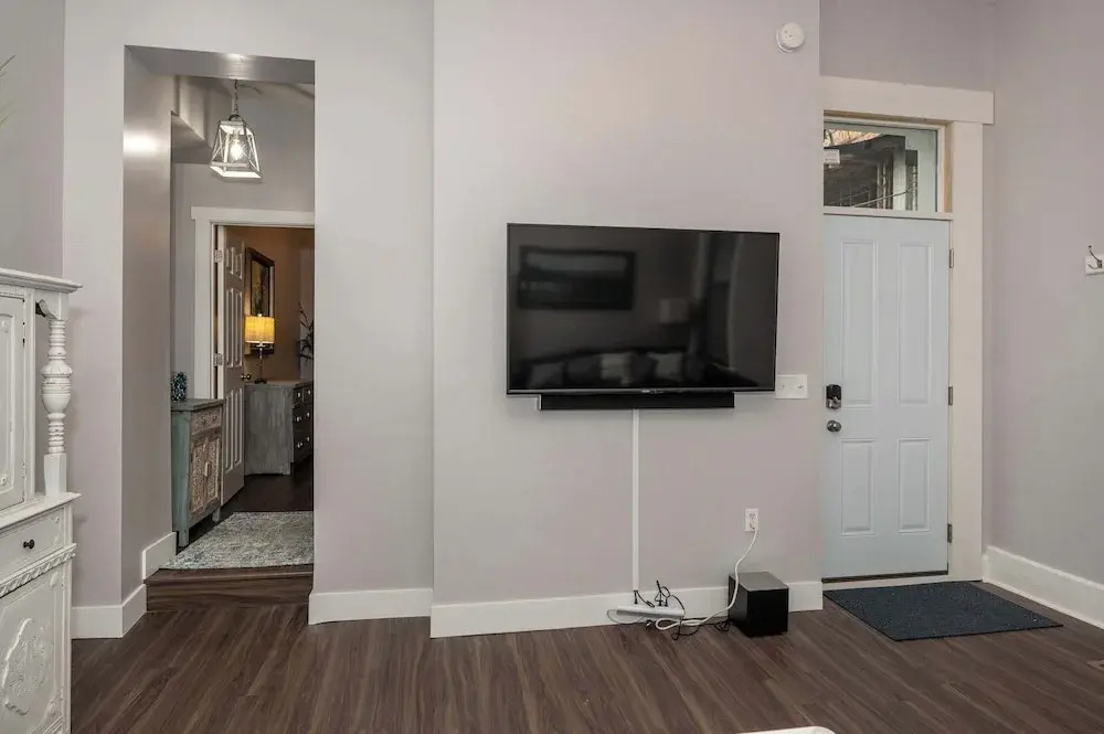 Heart of Mainstrasse Apt 2