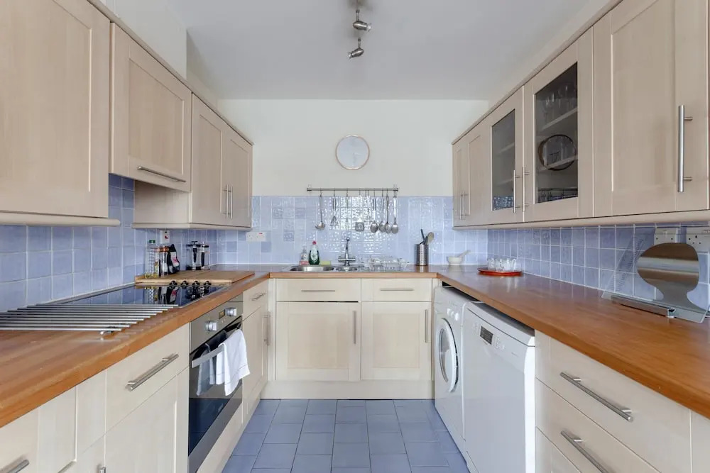 Quiet 3 Bedroom Apartment With Stunning Views