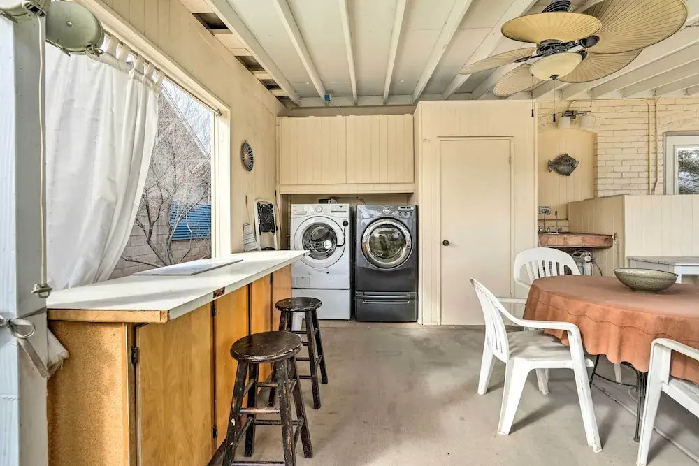 Annies Green Bungalow: 2 Mi to Downtown Phoenix!