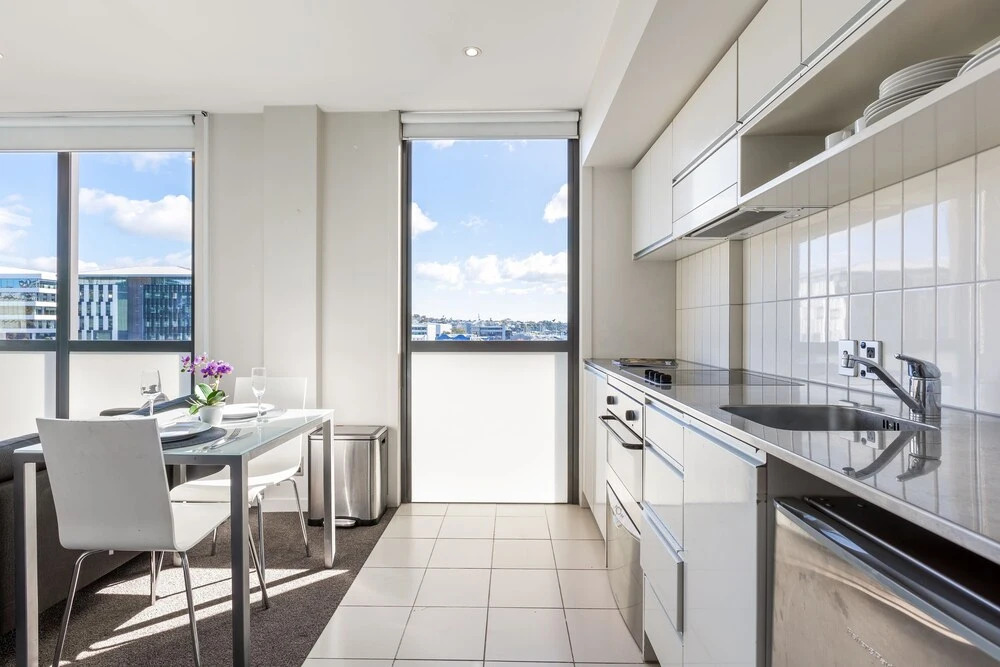QV Lovely 1 Bedroom w Parking 1069
