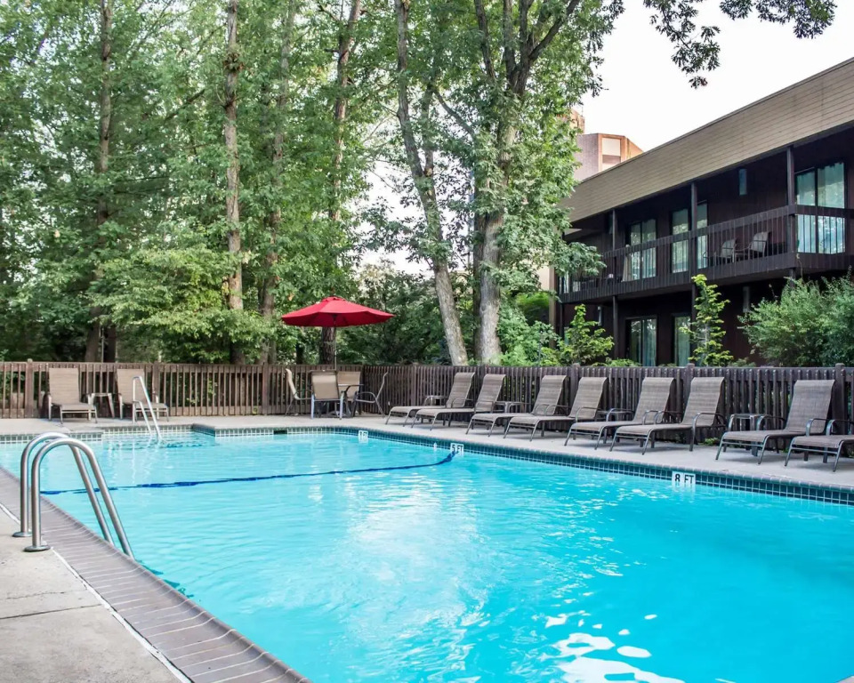 The Woodlands Inn