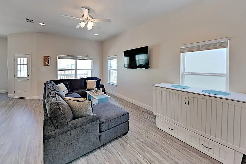 110nnaut 2 Bedroom Home