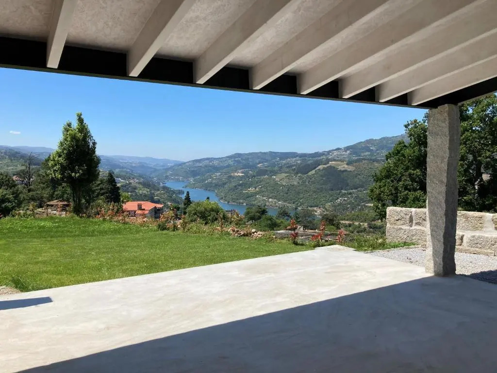Casa do Casal em Resende com Vista Para o Rio Douro