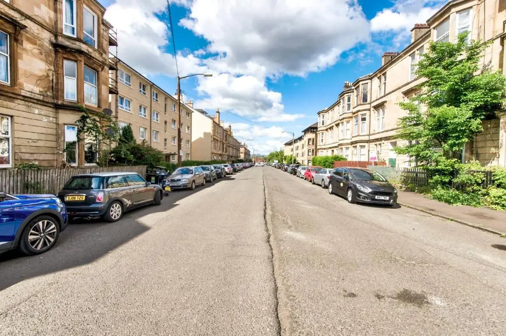 Stunning 5 bedroom apt, close to city centre, SEC, Hydro and motorway