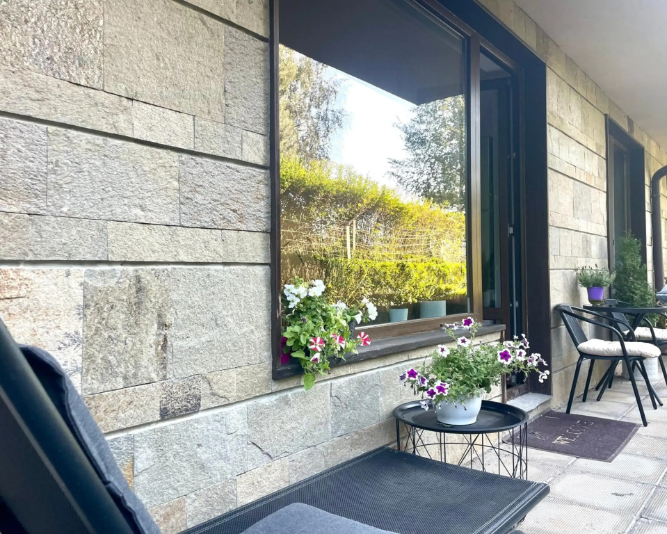 2-bedroom apartment near Bansko with pool and spa