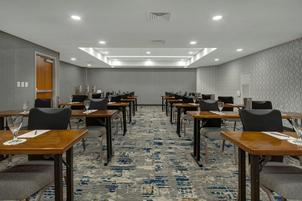Embassy Suites by Hilton Detroit Metro Airport