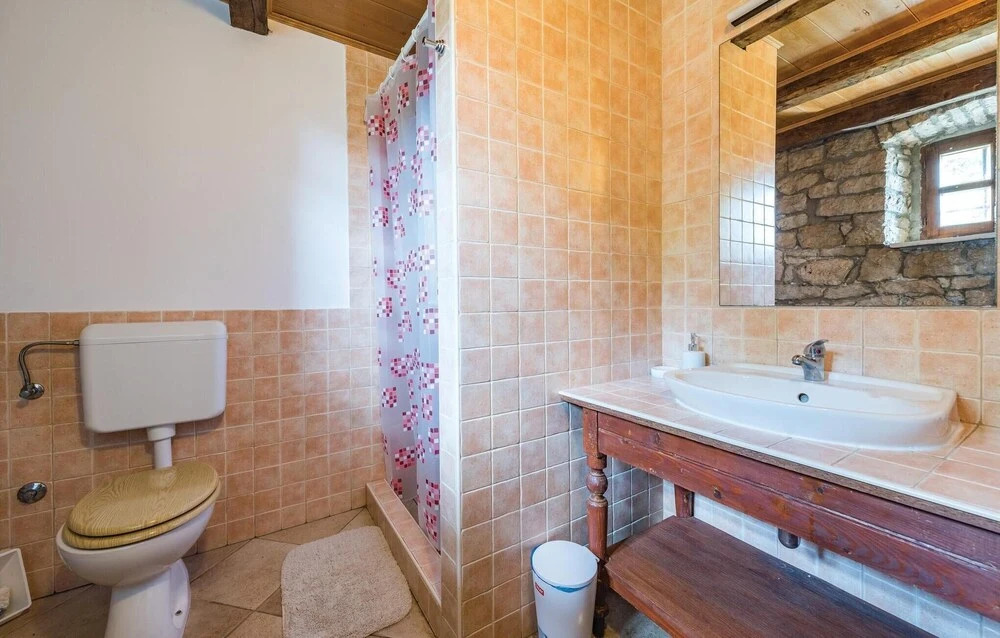 Beautiful Home in Markovac With Wifi and 5 Bedrooms