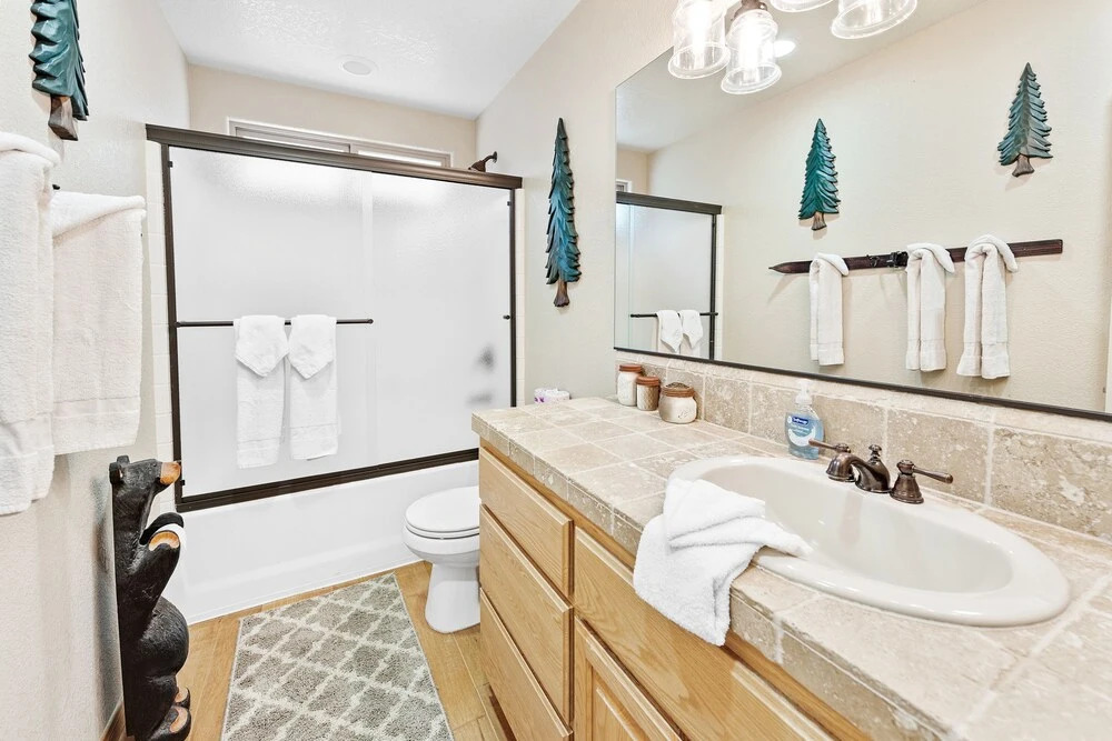 Paradise Peak - One Of Kind And Breathtaking Log Cabin With Hot Tub And Game Room! 3 Bedroom Cabin