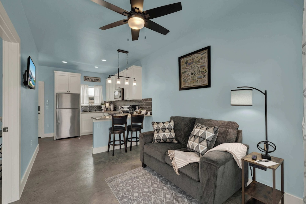 Live Oak Cabins-sleeps 8 W/hot-tubs