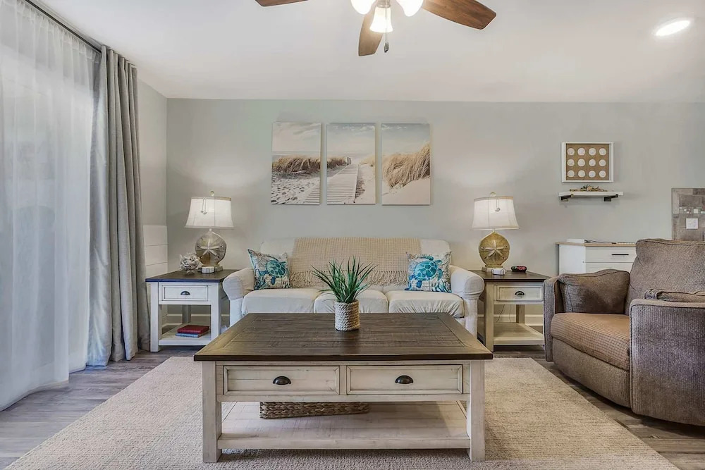 Lagoon Landing 202- Beautifully Decorated Condo With Balcony Pool Steps to Beach Lagoon