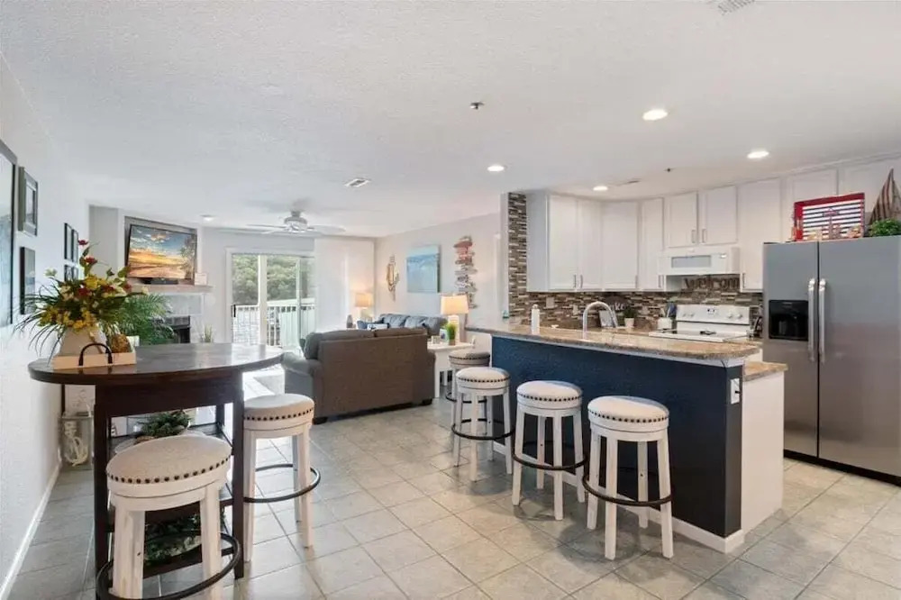 Lakeview Condo, Pools, Patio With Grill, Near PB2 Launch