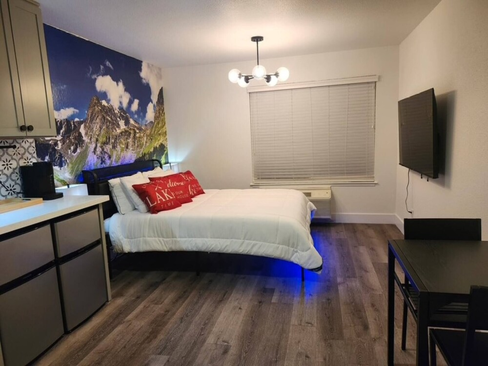 Near Airport, Hospital, Midtown, 58 TV - Apt 255