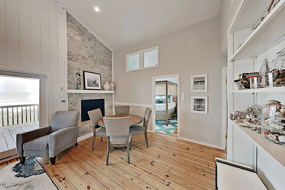 Coastal Winds: Beachfront Beauty - Steps To Sand 3 Bedroom Home