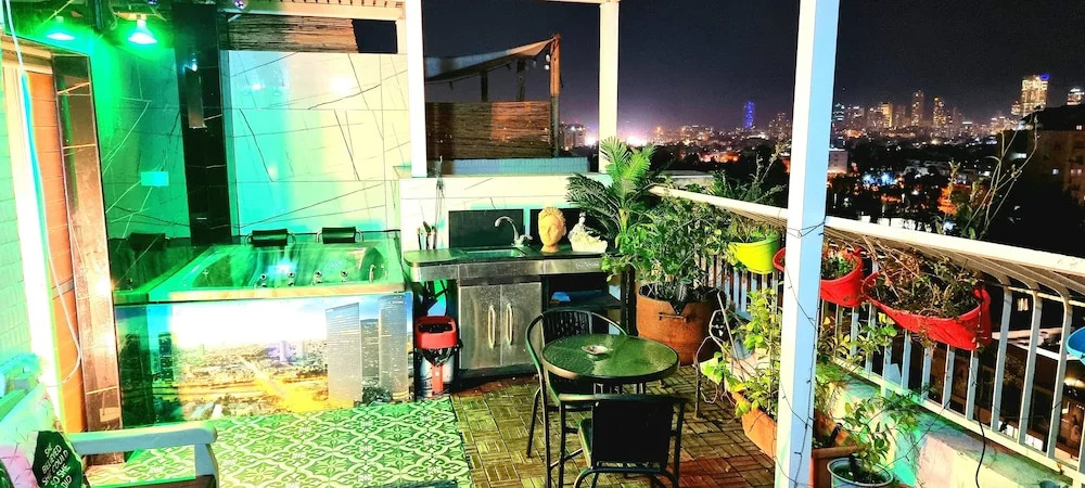 Avi's place