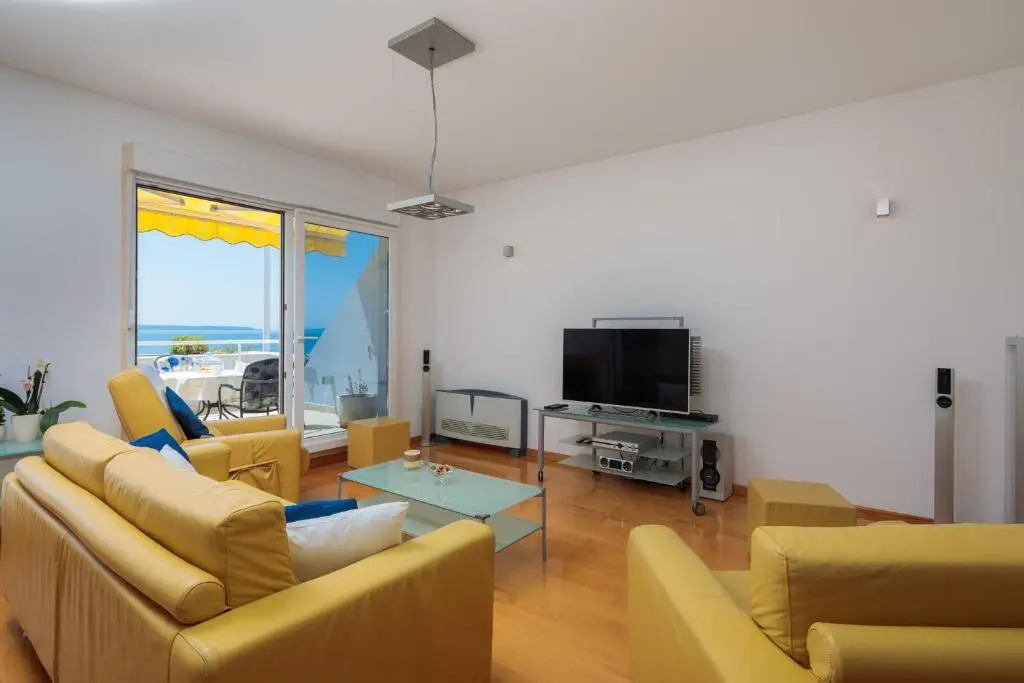 Seaside Apartment Gold 1row
