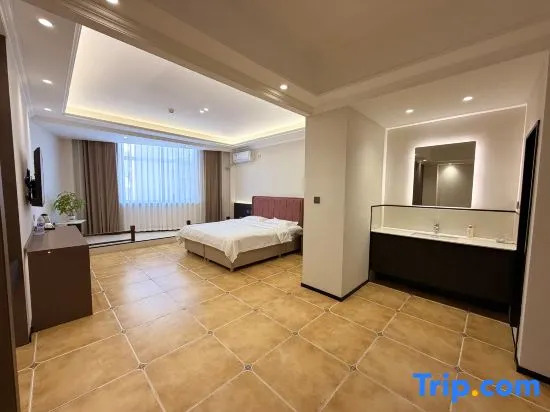 Tangla Town Holiday Hotel