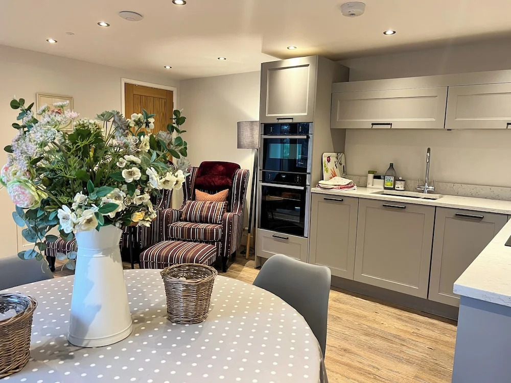 Sleeps 2 - Garden & Hot Tub Option