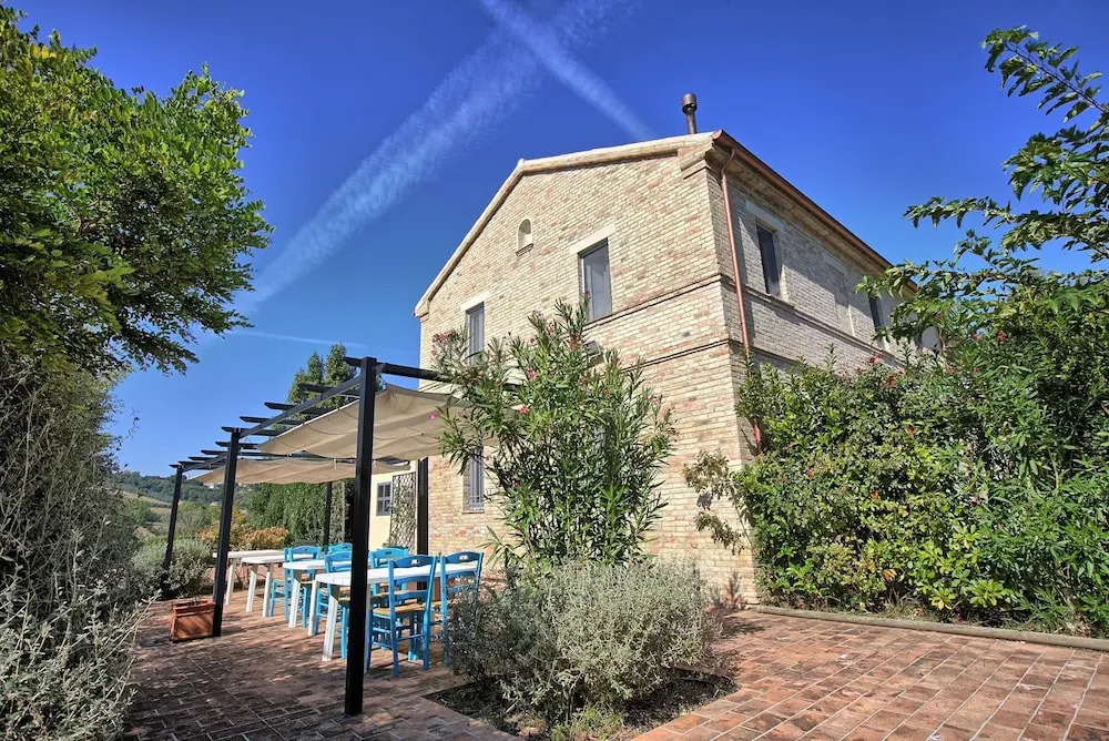 Casali Marchigiani - Ville vacanza private con piscina, giardino e vista panoramica